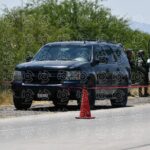 Localizan camioneta con al menos dos cuerpos en su interior en la carretera 45 Norte
