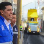 Supervisa Leo Montañez trabajos de mantenimiento de calle Primo Verdad