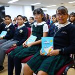 Niñas y niños de cuarto de primaria publican libro con más de 100 historias