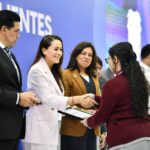 El talento de Aguascalientes tiene futuro: Tere Jiménez reconoce a estudiantes sobresalientes