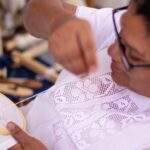 María Teresa, las manos que mantienen vivo el deshilado de Aguascalientes