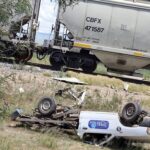 Conductor de 19 años resulta lesionado tras accidente contra el tren