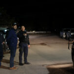 Leo Montañez supervisa servicios públicos en Norias de Paso Hondo en recorrido nocturno
