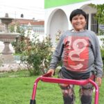 Juan Ricardo avanza paso a paso con el apoyo del DIF Estatal